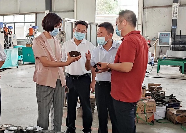 鄂州市委常委、統(tǒng)戰(zhàn)部部長鄒霞一行蒞臨昌利公司調(diào)研指導(dǎo)