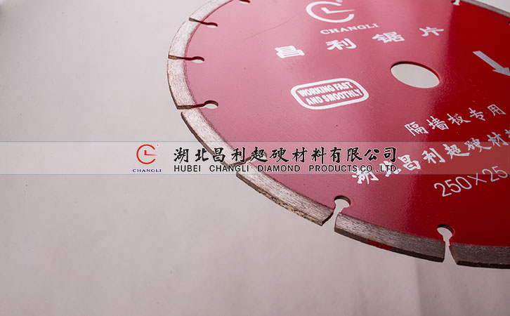 切花崗巖要用專業(yè)的鋸片,為什么花崗石這么硬？