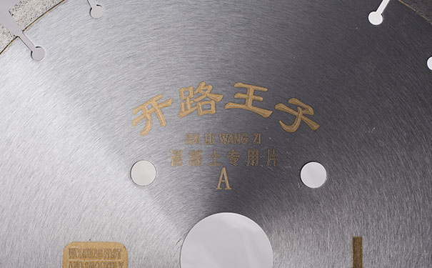 國(guó)內(nèi)石材加工鋸片基體規(guī)格從200mm開(kāi)始，最大達(dá)到3500 mm